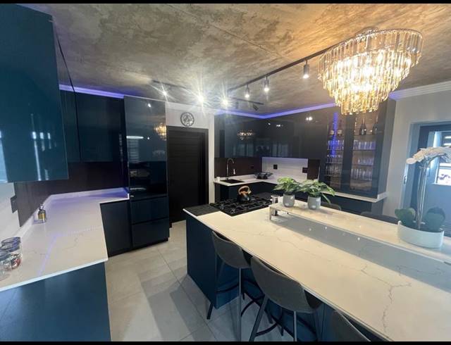 4 BEDROOM HOUSE FOR SALE IN LYNNWOOD